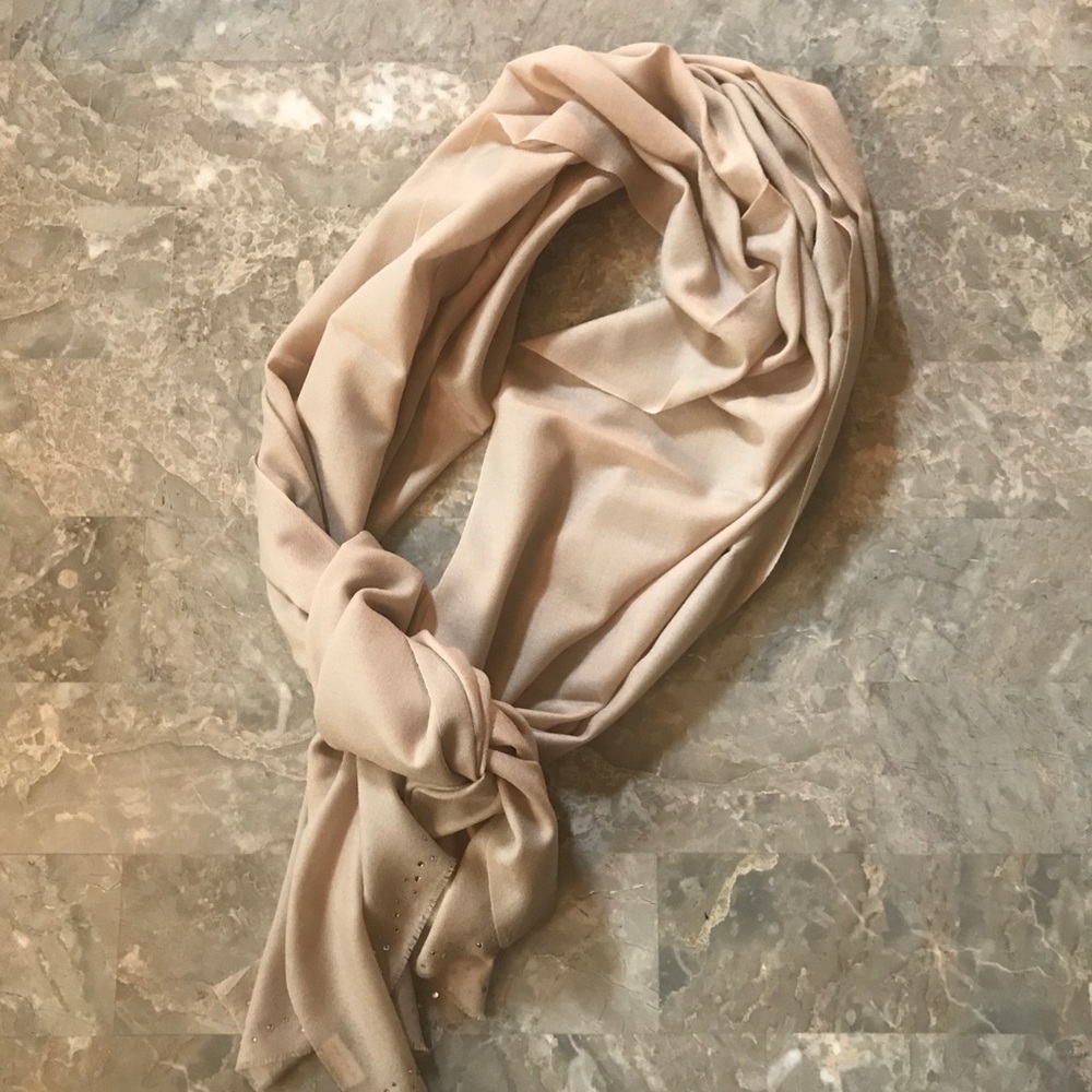 New in Box! Swarovski Cash-wool Scarf ✨✨✨